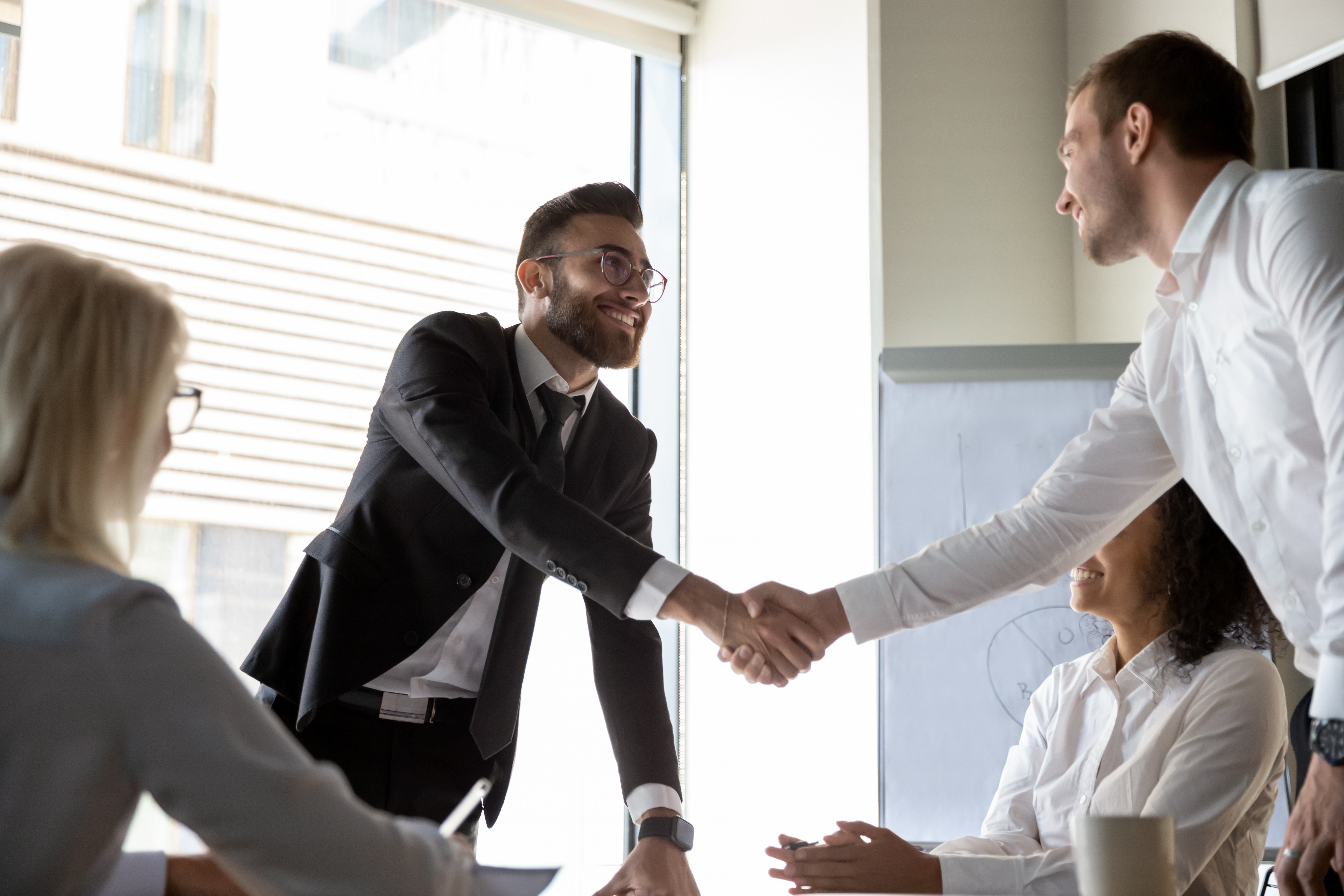 Доверие партнерство право. Successful Negotiation Tips. Business people standing and handshaking.